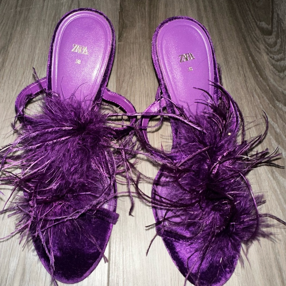 Zara Women's Vibrant Purple Feather Sandals